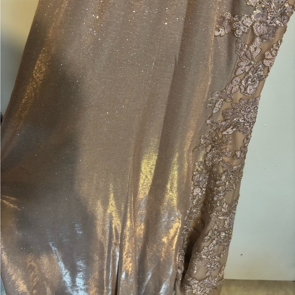 Elegant Beaded Lace Gown Camille La Vie Size 8 - Picture 5 of 8